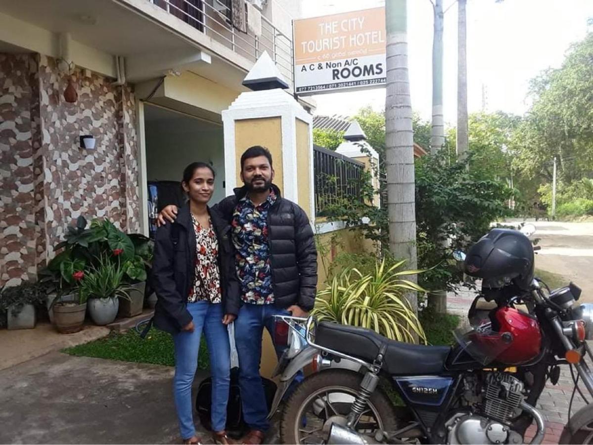 The City Tourist Hotel Anuradhapura Exterior foto