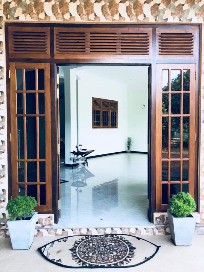 The City Tourist Hotel Anuradhapura Exterior foto