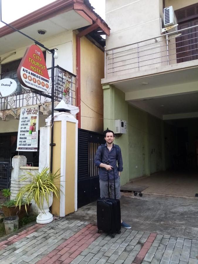 The City Tourist Hotel Anuradhapura Exterior foto
