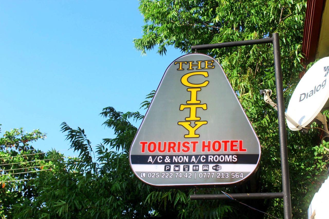 The City Tourist Hotel Anuradhapura Exterior foto